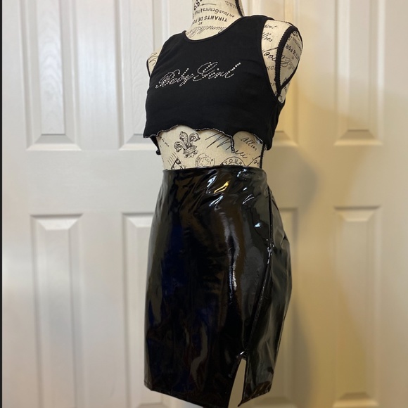 VINYL MINI SKIRT - Picture 2 of 4